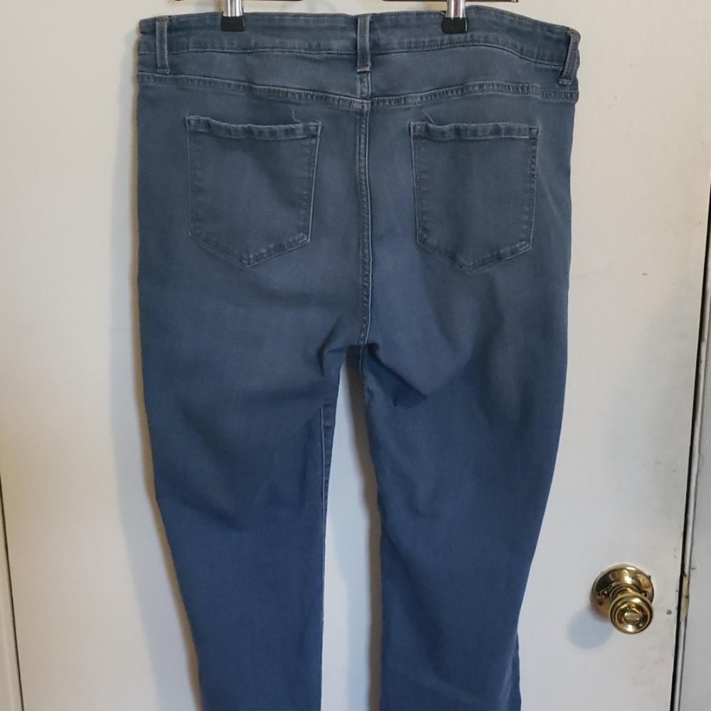 Jean's - Picture 3 of 3